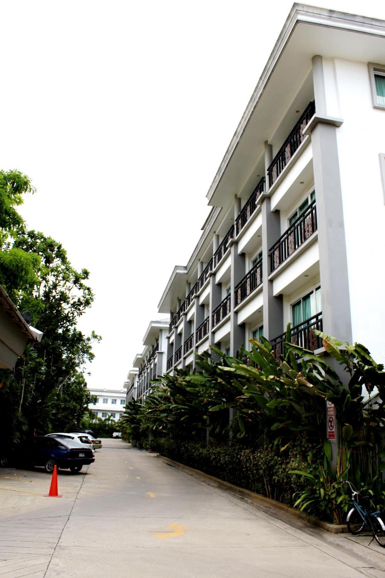 14 Resort Bangkok Exterior photo